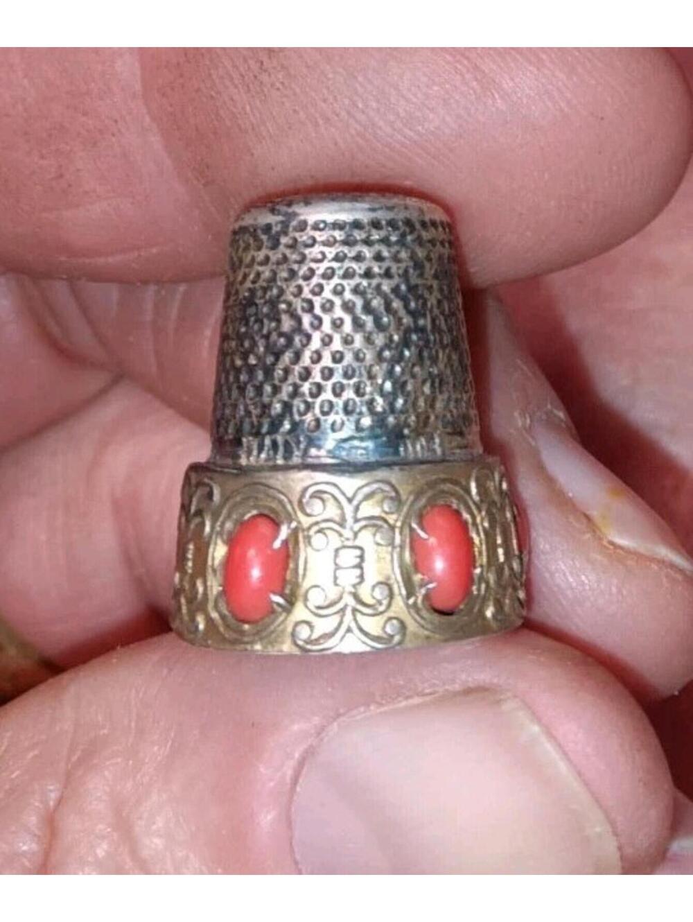 800 Silver Thimble Prong Set Red Cabochons Raised Highly Detailed Design Vintage